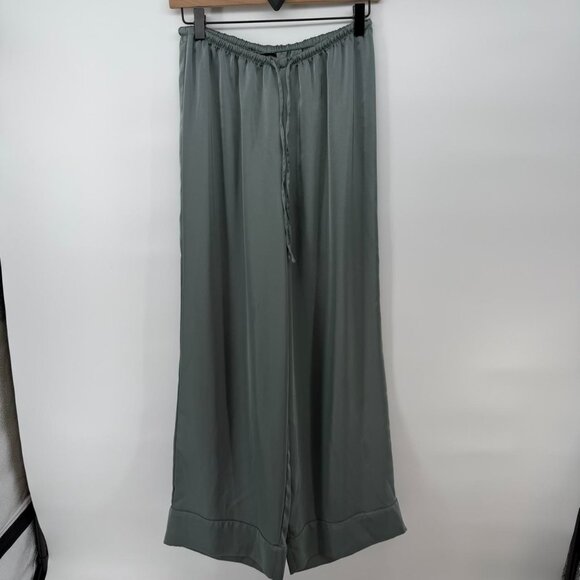 H&M Green Satin Pajama Set Long Sleeve Button Shirt Shorts XS Sleepwear - Picture 4 of 7